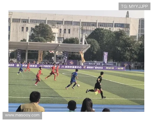 黑人足球明星创办学校助力青少年教育与梦想实现 黑人足球明星创办学校助力青少年教育与梦想实现