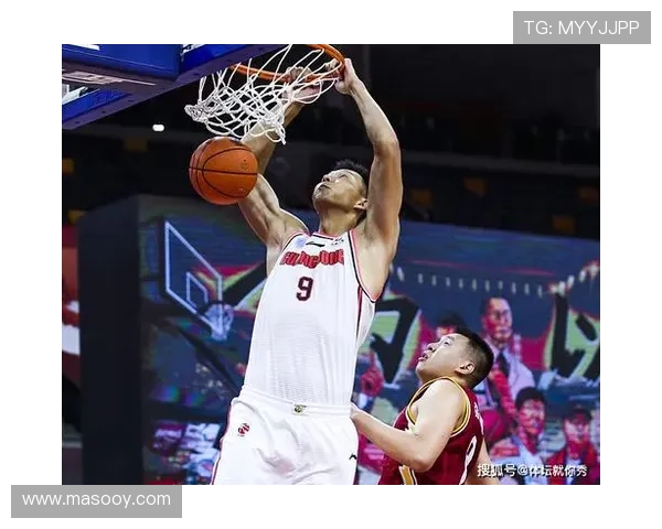 武汉足球队以58分领跑精英赛积分榜展现强劲实力